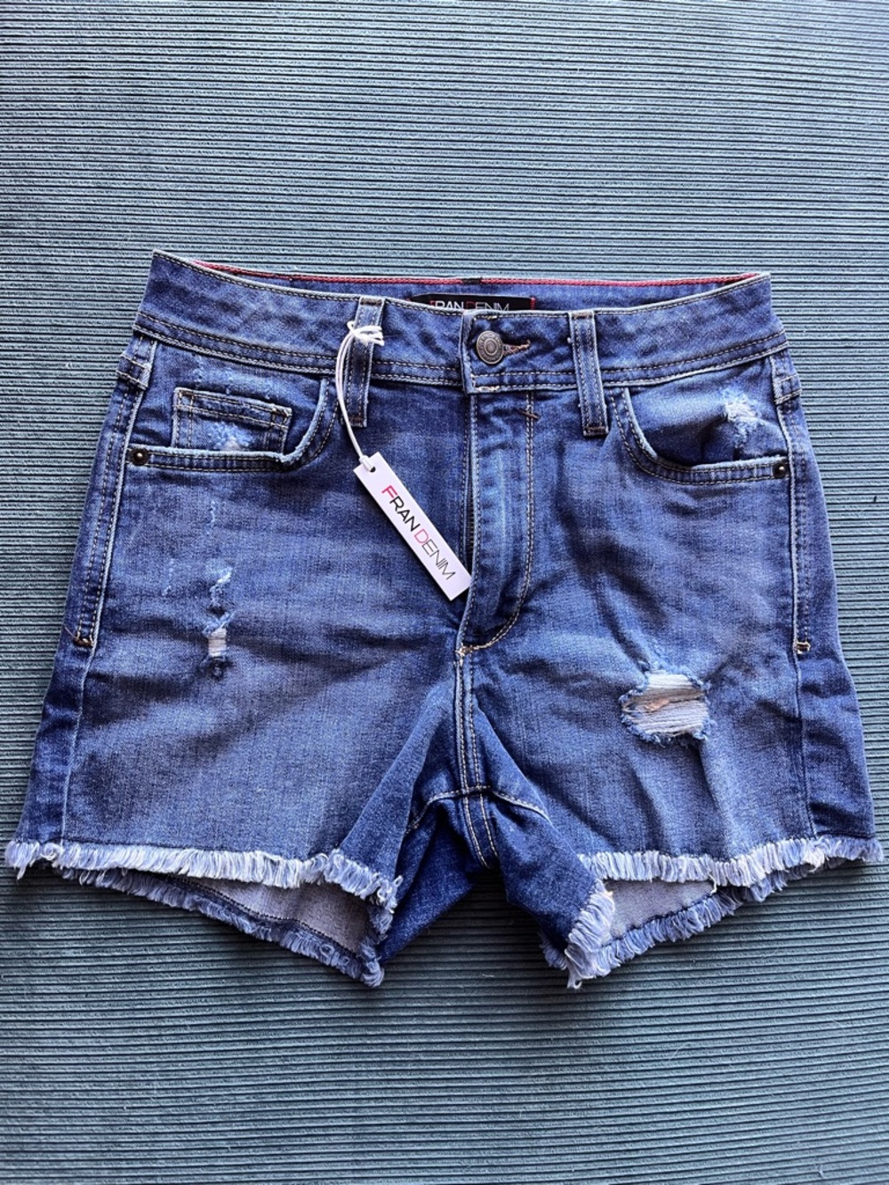 Fran Denim Amy 26 Shorts Jeans NWT Athletic Women Light Wash Distressed Curvy